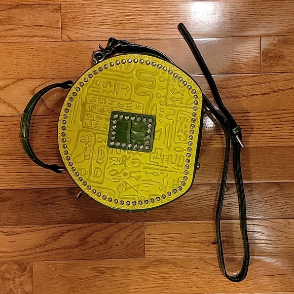 Amerileather Handbags - Amerileather Jetta Crossbody bag